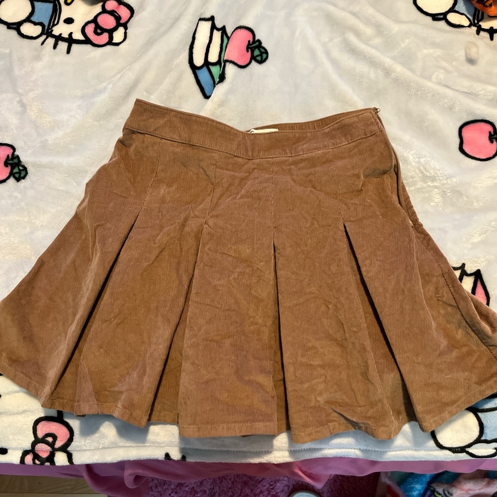 Brown mini skirt (pleated)